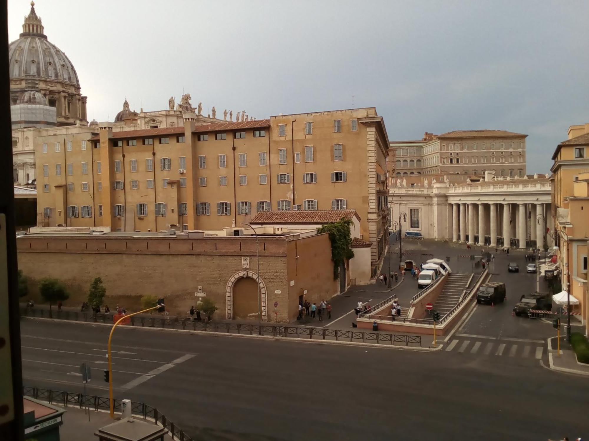 Steps From The Vatican Guesthouse — Photos 2